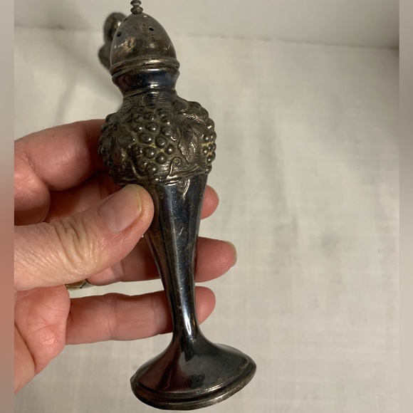 VIKING| Vintage Silver Plate Salt and Pepper Shakers - Picture 6 of 11